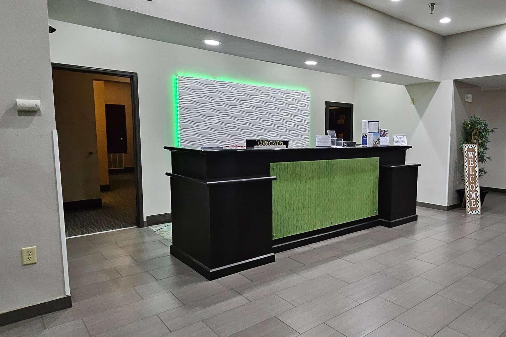 Ramada By Wyndham Burkburnett - Wichita Falls Exterior photo