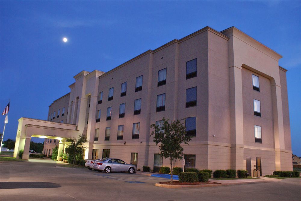 Ramada By Wyndham Burkburnett - Wichita Falls Exterior photo