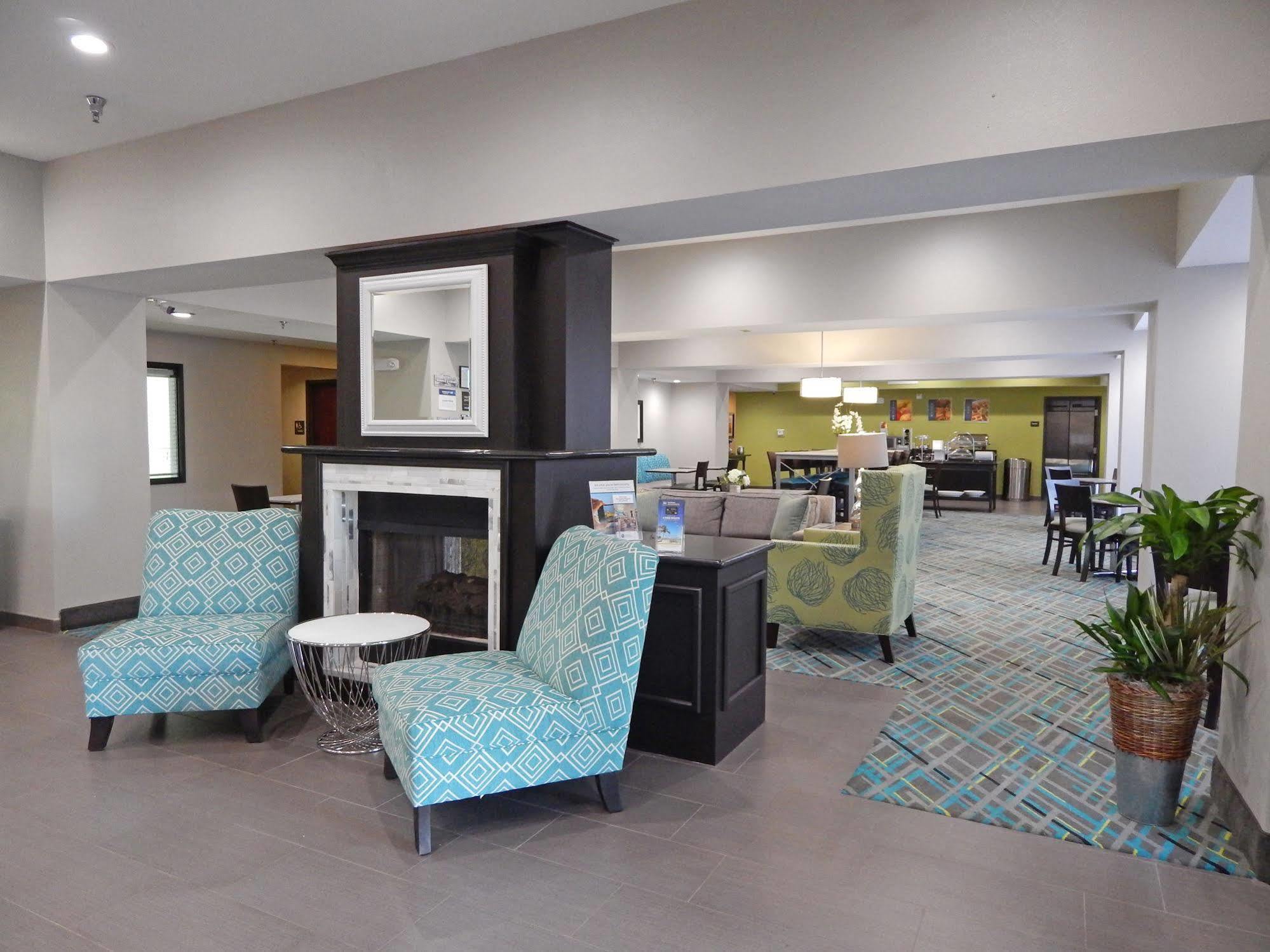 Ramada By Wyndham Burkburnett - Wichita Falls Exterior photo